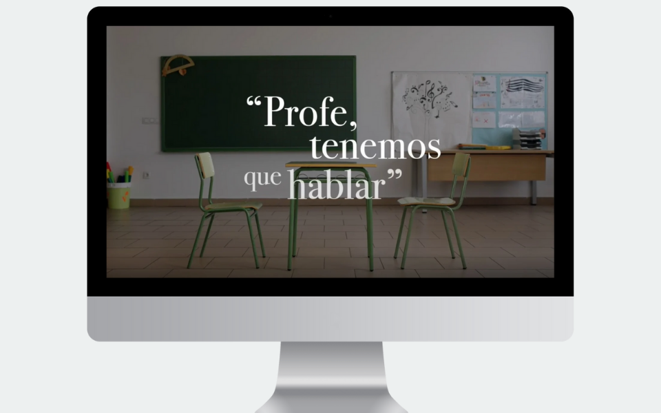 Pantalla de ordenador en la que se ve la página "Profe, tenemos que hablar"